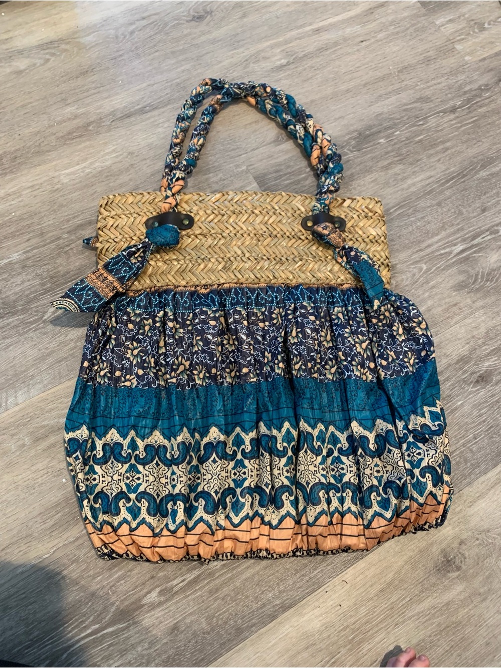 Capelli Straworld tote bag w/ woven straw & blue paisley floral ruffled fabric